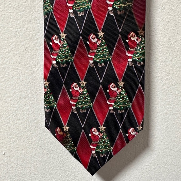 Seasonal Style by MMG Santa Christmas Tree Men’s Tie Red Black Diamond Holiday - Picture 1 of 9